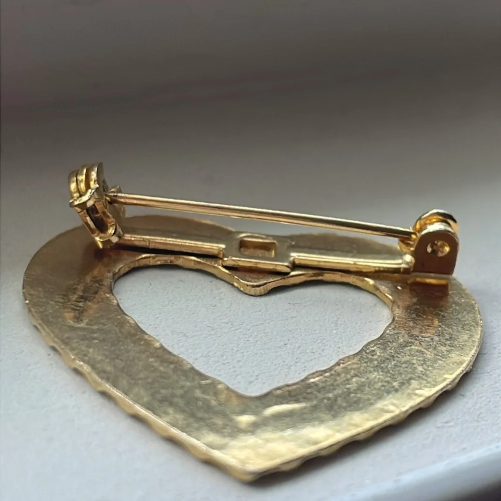 Vintage Brooch gold tone